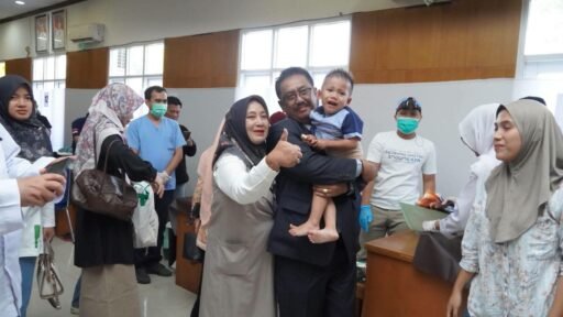 Ratusan Anak Ikuti Khitan Massal, Bupati Sukabumi: Semangat HJKS Memberi Manfaat untuk Masyarakat Ratusan Anak Ikuti Khitan Massal, Bupati Sukabumi: Semangat HJKS Memberi Manfaat untuk Masyarakat
