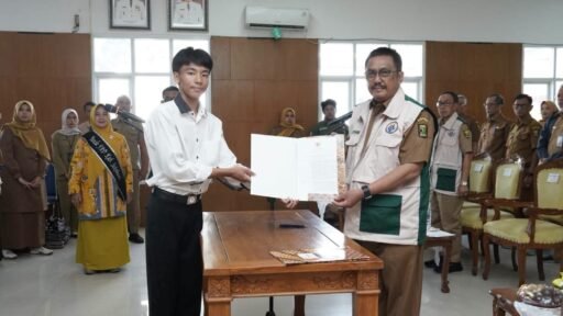 Pengukuhan Forum Anak Daerah (FAD) Kabupaten Sukabumi periode 2026–2028 pada peringatan Hari Anak Nasional. Pengukuhan Forum Anak Daerah (FAD) Kabupaten Sukabumi periode 2026–2028 pada peringatan Hari Anak Nasional.