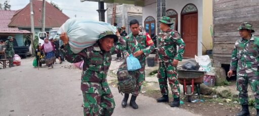 Antisipasi Erupsi Sinabung, Kodam I/BB Bantu Warga Kuta Tenggah Mengungsi Antisipasi Erupsi Sinabung, Kodam I/BB Bantu Warga Kuta Tenggah Mengungsi