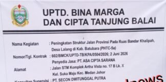 Proyek Jalan Rp30 Miliar di Medang Deras Retak Saat Dikerjakan, APD Tak Dipakai hingga Debu Dikeluhkan Warga