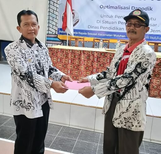 PGRI Wuluhan Berganti Kepemimpinan, Bambang Siswanto Siap Kawal Perjuangan Guru PGRI Wuluhan Berganti Kepemimpinan, Bambang Siswanto Siap Kawal Perjuangan Guru