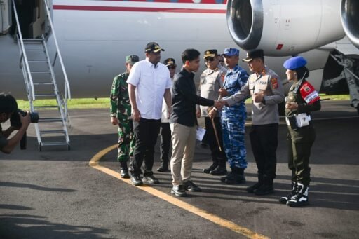 Gubernur Bobby Nasution Dampingi Wapres Gibran Tinjau Hunian Tetap dan Infrastruktur di Tapteng Gubernur Bobby Nasution Dampingi Wapres Gibran Tinjau Hunian Tetap dan Infrastruktur di Tapteng