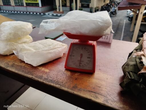 Sinergi TNI – Polri Gagalkan Penyeludupan 4 Kg Sabu Jaringan Internasional di Labuhanbatu Sinergi TNI – Polri Gagalkan Penyeludupan 4 Kg Sabu Jaringan Internasional di Labuhanbatu
