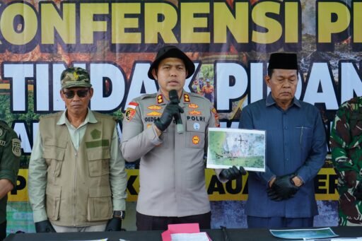 Konferensi Pers di Tengah Karhutla 85 Hektare, Polres Meranti Tetapkan Satu Tersangka Konferensi Pers di Tengah Karhutla 85 Hektare, Polres Meranti Tetapkan Satu Tersangka
