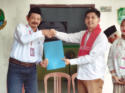 Resmi Daftar, Budi Ramlan, SE. Usung “Warna Baru” untuk Desa Cisalak Ekonomi Kreatif. Resmi Daftar, Budi Ramlan, SE. Usung “Warna Baru” untuk Desa Cisalak Ekonomi Kreatif.