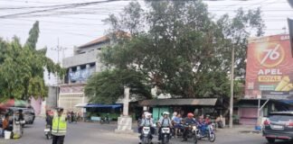 Demi Kelancaran Arus Lalu Lintas Polsek Ngimbang Secara Rutin Gelar Commanderwish Di Pagi Hari