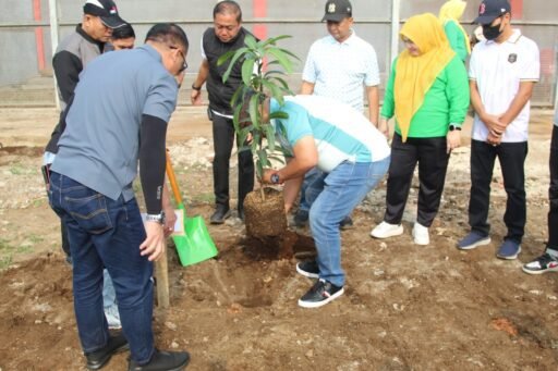 Jajaran Pemasyarakatan Sumatera Selatan Laksanakan Penanaman Pohon di Lapas Pagar Alam Jajaran Pemasyarakatan Sumatera Selatan Laksanakan Penanaman Pohon di Lapas Pagar Alam