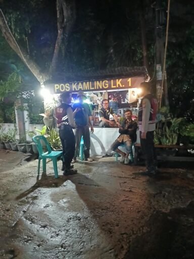 Patroli Dini Hari Polsek Sunggal Intensifkan Pengamanan, Antisipasi Kejahatan Jalanan dan Tawuran Patroli Dini Hari Polsek Sunggal Intensifkan Pengamanan, Antisipasi Kejahatan Jalanan dan Tawuran