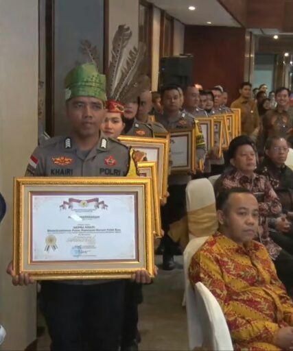 Bripka Khairi, Personel Polres Kep. Meranti Raih Juara 1 Kompolnas Award 2026 Kategori Perorangan Desa 3T Bripka Khairi, Personel Polres Kep. Meranti Raih Juara 1 Kompolnas Award 2026 Kategori Perorangan Desa 3T
