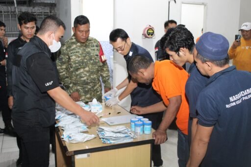 Rutan Kelas I Palembang Gelar Razia Gabungan dan Tes Urine Bersama TNI, POLRI, BNNP Sumsel dan PATNAL Rutan Kelas I Palembang Gelar Razia Gabungan dan Tes Urine Bersama TNI, POLRI, BNNP Sumsel dan PATNAL