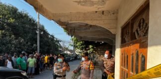 Polres Lamongan Evakuasi dan Selidiki Penemuan Perempuan Meninggal Dunia Di Dalam Kamar Rumah Di Paciran