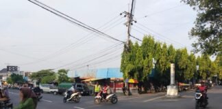 Demi Kelancaran Arus Lalu Lintas Polsek Ngimbang Secara Rutin Gelar Commanderwish Di Pagi Hari