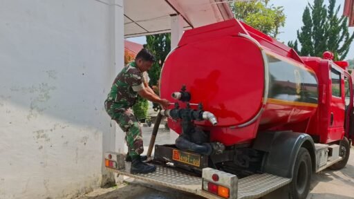 Bakti TNI AD Hadir di Tengah Kekeringan, Kodim 0210/TU Salurkan Bantuan Air Bersih Bakti TNI AD Hadir di Tengah Kekeringan, Kodim 0210/TU Salurkan Bantuan Air Bersih