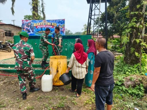 Atasi Kelangkaan Air, Kodim 0209/LB Gelar Bakti TNI AD Salurkan Air Bersih Untuk Warga Atasi Kelangkaan Air, Kodim 0209/LB Gelar Bakti TNI AD Salurkan Air Bersih Untuk Warga