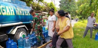Bhakti TNI AD, Kodim 0203/Langkat Salurkan 10.000 Liter Air Bersih Untuk Ratusan Keluarga di Binjai Utara