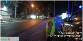 Pastikan Wilayah Ngimbang tetap Aman Polsek Ngimbang Gelar Patroli Blue Harkamtibmas Light 4C Di Daerah Rawan