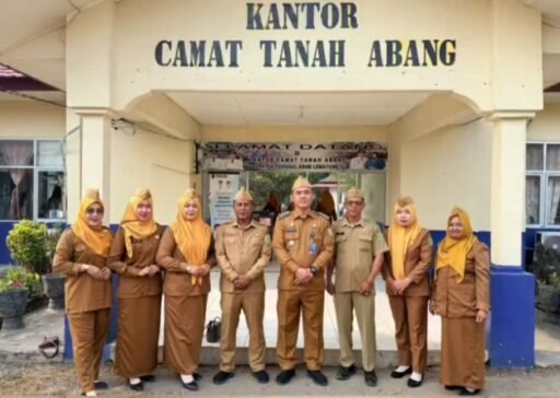 Krisis Kemarau Melanda Camat Tanah Abang Intruksikan Staf Jadi Garda Terdepan Cegah Karhutla & Jaga Kesehatan Krisis Kemarau Melanda Camat Tanah Abang Intruksikan Staf Jadi Garda Terdepan Cegah Karhutla & Jaga Kesehatan