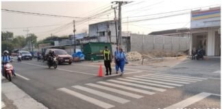 Tingkatkan Pelayanan kepada Masyarakat Polsek Ngimbang Gelar Commanderwish Pagi di Wilayah Ngimbang