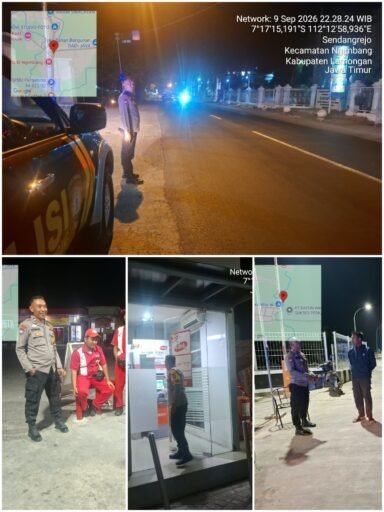 Berikan Rasa Aman Personil Polsek Ngimbang Gelar Patroli Blue Harkamtibmas Light 4C Di Daerah Rawan Berikan Rasa Aman Personil Polsek Ngimbang Gelar Patroli Blue Harkamtibmas Light 4C Di Daerah Rawan