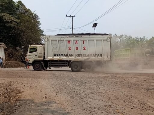 Crossing KM 48 Memanas! FPR PALI Desak Jalur Batu Bara Ditutup: “Rakyat Patuh, Korporasi Malah Manja” Crossing KM 48 Memanas! FPR PALI Desak Jalur Batu Bara Ditutup: “Rakyat Patuh, Korporasi Malah Manja”