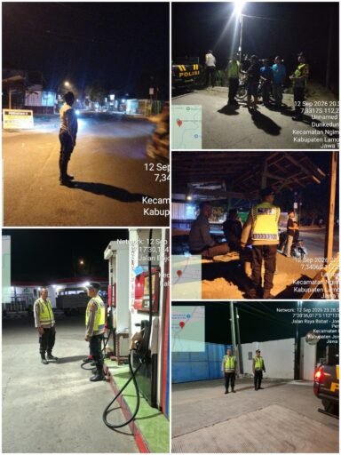 Berikan Rasa Aman Wakapolsek Ngimbang Gelar Patroli Blue Harkamtibmas Light 4C Di Daerah Rawan Berikan Rasa Aman Wakapolsek Ngimbang Gelar Patroli Blue Harkamtibmas Light 4C Di Daerah Rawan