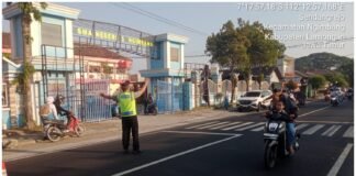 Maksimalkan Pelayanan kepada Masyarakat Polsek Ngimbang Gelar Commanderwish Pagi di Wilayah Ngimbang