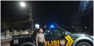 Pastikan Wilayah Ngimbang Kondusif Polsek Ngimbang Gelar Patroli Harkamtibmas Blue Light 4C Di Malam Hari