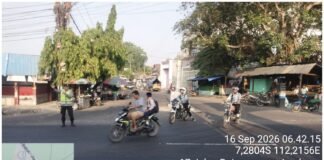 Tingkatkan Pelayanan kepada Masyarakat Polsek Ngimbang Gelar Commanderwish Pagi di Wilayah Ngimbang