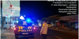 Berikan Rasa Aman Personil Polsek Ngimbang Gelar Patroli Harkamtibmas Blue Light 4C Di Daerah Rawan