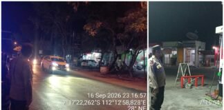 Demi Tingkatkan Pelayanan Masyarakat Polsek Ngimbang Gelar Patroli Blue Light 4C Di Malam Hari