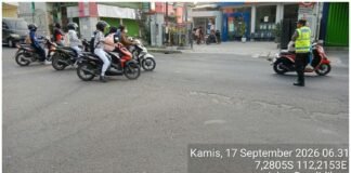 Maksimalkan Pelayanan kepada Masyarakat Polsek Ngimbang Gelar Commanderwish Pagi di Wilayah Ngimbang
