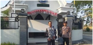 Polsek Ngimbang laksanakan Pengamanan Ibadah Minggu Pagi Di Gereja GKJTU Dan GJWI Desa Ngasemlemahbang