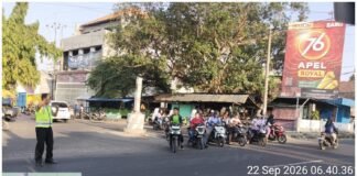 Tingkatkan Pelayanan kepada Masyarakat Polsek Ngimbang Gelar Commanderwish Pagi di Wilayah Ngimbang