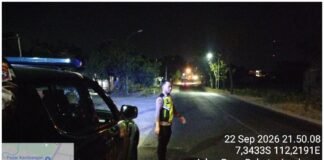 Polsek Ngimbang Gelar Patroli Blue Light Guna Menjaga Siskamtibmas Daerah Rawan Kriminal Di Wilayah Ngimbang