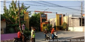 Guna Cegah Kemacetan Polsek Ngimbang Gelar Commanderwish Pagi di Beberapa Titik Rawan Kemacetan