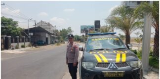 Pastikan Wilayah Ngimbang Aman, Polsek Ngimbang Gelar Patroli Harkamtimas Sisir Beberapa Obyek Vital
