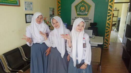 RPL 1 XII KUA Majalaya, Citra Nur Rohimah, Dheya Nuraeni, Ani Nurdiani SMK Pasundan Majalaya Kab. Bandung RPL 1 XII KUA Majalaya, Citra Nur Rohimah, Dheya Nuraeni, Ani Nurdiani SMK Pasundan Majalaya Kab. Bandung