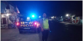 Polsek Ngimbang Gelar Patroli Blue Light 4C Sisir Beberapa Tempat Di Daerah Rawan Kriminal Pada Malam Hari