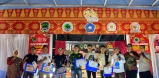 Panggung Juara PORDES Betung Barat 2026: Rian FC Rajai Lapangan Hijau, Harjah B Kuasai Voli Putra.