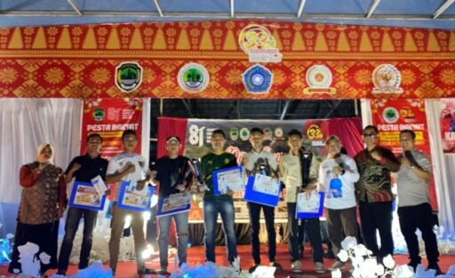 Panggung Juara PORDES Betung Barat 2026: Rian FC Rajai Lapangan Hijau, Harjah B Kuasai Voli Putra. Panggung Juara PORDES Betung Barat 2026: Rian FC Rajai Lapangan Hijau, Harjah B Kuasai Voli Putra.