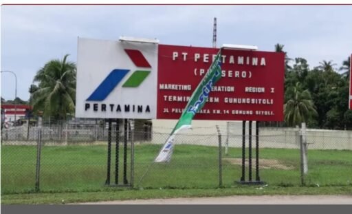Manajer Pertamina Gunungsitoli Bungkam Saat Dikonfirmasi Kelangkaan BBM & LPG, Di Nias Barat Manajer Pertamina Gunungsitoli Bungkam Saat Dikonfirmasi Kelangkaan BBM & LPG, Di Nias Barat
