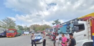 Polisi Kawal Jalur Logistik MotoGP dari Pelabuhan Lembar ke Mandalika