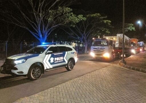 Polisi Kawal Logistik MotoGP dari Jepang Tiba di BIZAM, hingga Sirkuit Mandalika Polisi Kawal Logistik MotoGP dari Jepang Tiba di BIZAM, hingga Sirkuit Mandalika