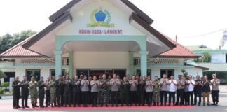 Kapolres Binjai dan Kapolres Langkat Berikan Surprise HUT TNI ke – 81, Perkuat Sinergitas TNI – Polri