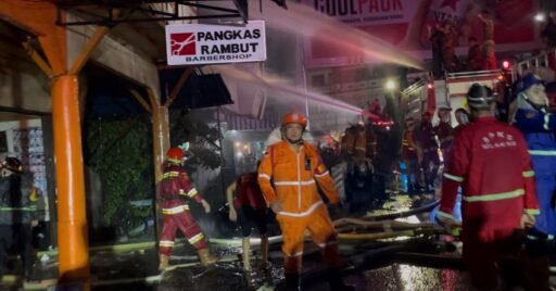 Tiga Unit Ruko Di Singkawang Nyaris Di Lalap Si Jago Merah Tiga Unit Ruko Di Singkawang Nyaris Di Lalap Si Jago Merah