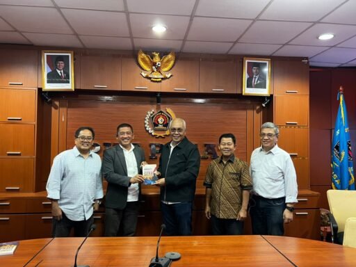 Pengurus PWI Tulis Model Komunikasi PRISM untuk Polri dan Kapolri Baru Pengurus PWI Tulis Model Komunikasi PRISM untuk Polri dan Kapolri Baru