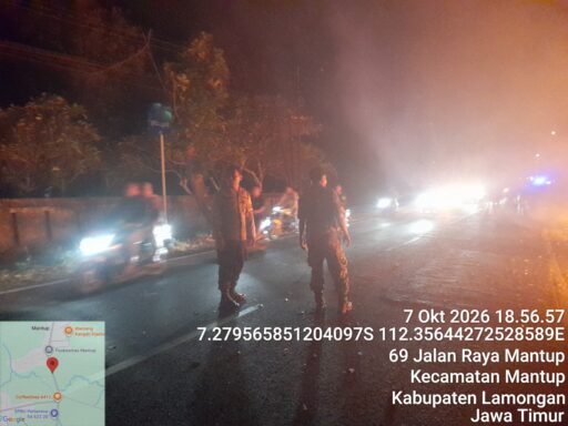 Warung Legen Di Mantup Terbakar, Polres Lamongan Cegah Api Merembet Ke Rumah Warga Warung Legen Di Mantup Terbakar, Polres Lamongan Cegah Api Merembet Ke Rumah Warga