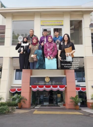*Tirai Gelap di Ruang Sidang PN Cibinong: Ketika Majelis Hakim Menjadi Benteng Pembungkaman Pers* *Tirai Gelap di Ruang Sidang PN Cibinong: Ketika Majelis Hakim Menjadi Benteng Pembungkaman Pers*