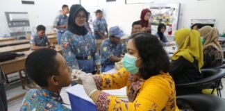 425 Murid SMK KAL-1 Periksa Kesehatan Gratis Dari Puskesmas Morokrembangan Surabaya