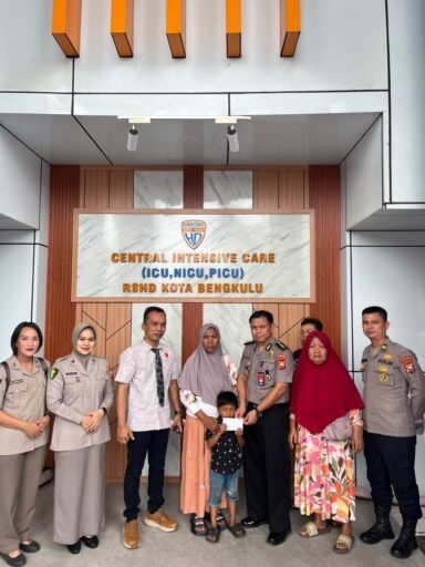 Wujud Kepedulian Polri, Polda Bengkulu Fasilitasi Rujukan Pasien ke Palembang Wujud Kepedulian Polri, Polda Bengkulu Fasilitasi Rujukan Pasien ke Palembang